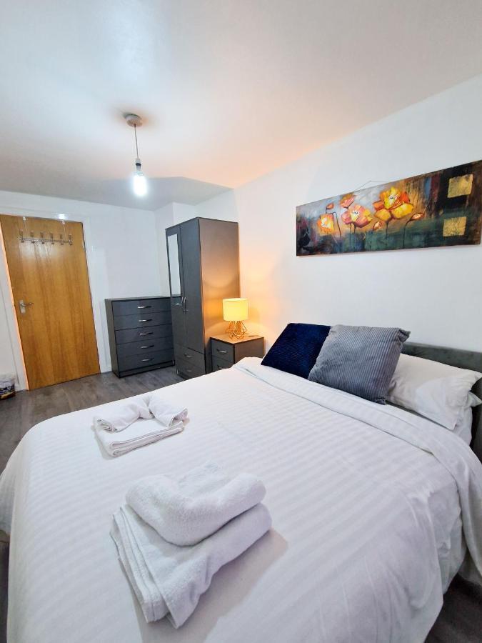 Spacious Apartment For Holiday And Contractor Groups In Salford - Private Parking - By Nmb Serviced Accommodation Manchester Exterior foto