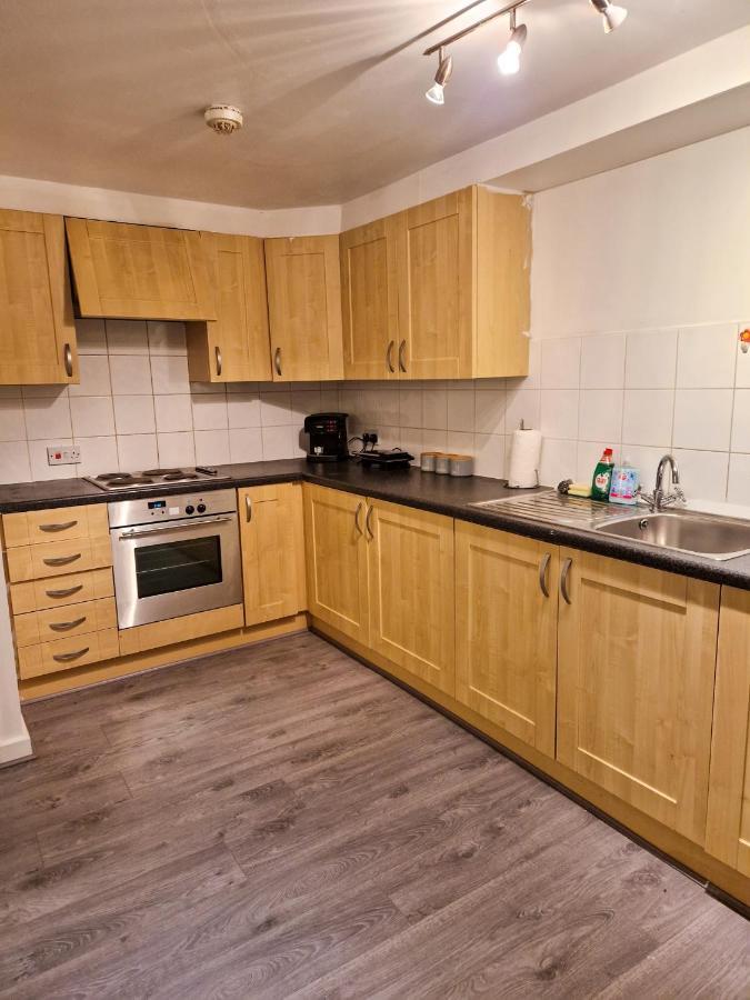 Spacious Apartment For Holiday And Contractor Groups In Salford - Private Parking - By Nmb Serviced Accommodation Manchester Exterior foto