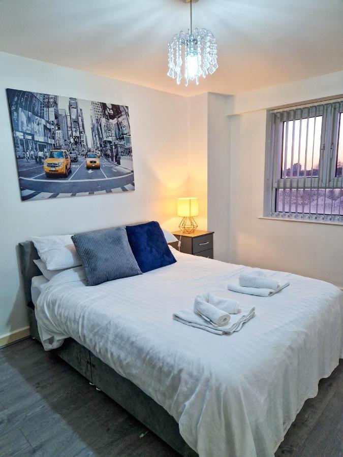 Spacious Apartment For Holiday And Contractor Groups In Salford - Private Parking - By Nmb Serviced Accommodation Manchester Exterior foto