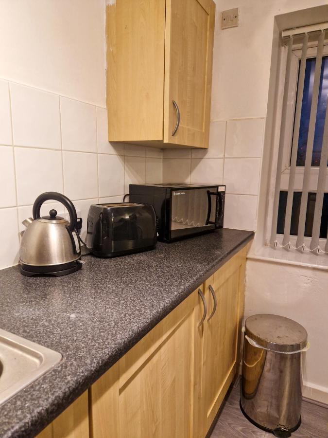 Spacious Apartment For Holiday And Contractor Groups In Salford - Private Parking - By Nmb Serviced Accommodation Manchester Exterior foto