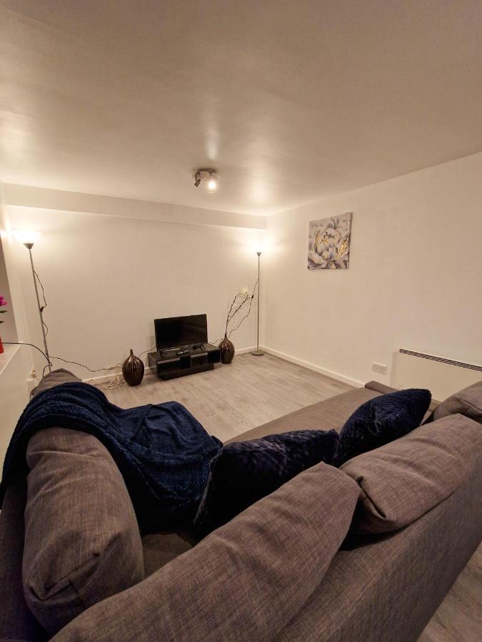 Spacious Apartment For Holiday And Contractor Groups In Salford - Private Parking - By Nmb Serviced Accommodation Manchester Exterior foto