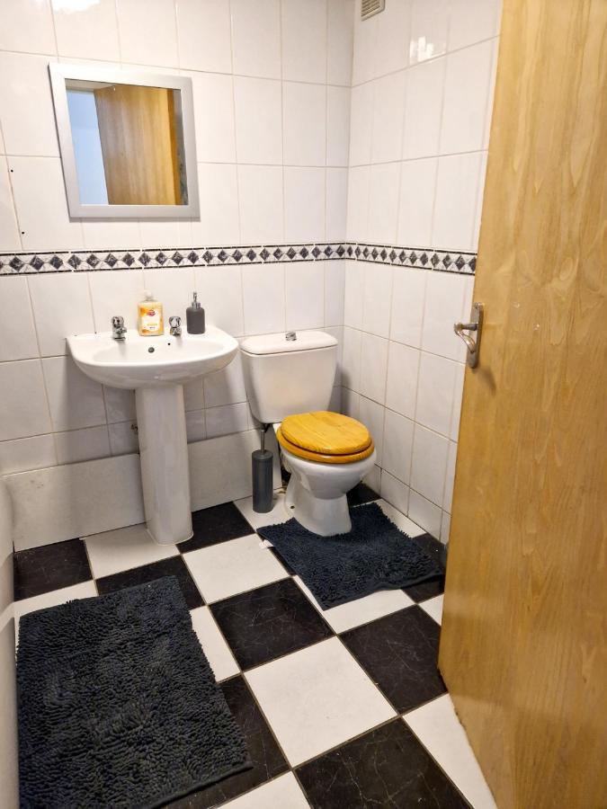 Spacious Apartment For Holiday And Contractor Groups In Salford - Private Parking - By Nmb Serviced Accommodation Manchester Exterior foto